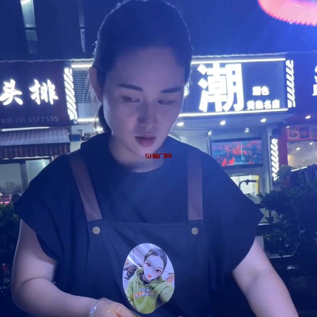 摆摊卖卷凉皮一个月了